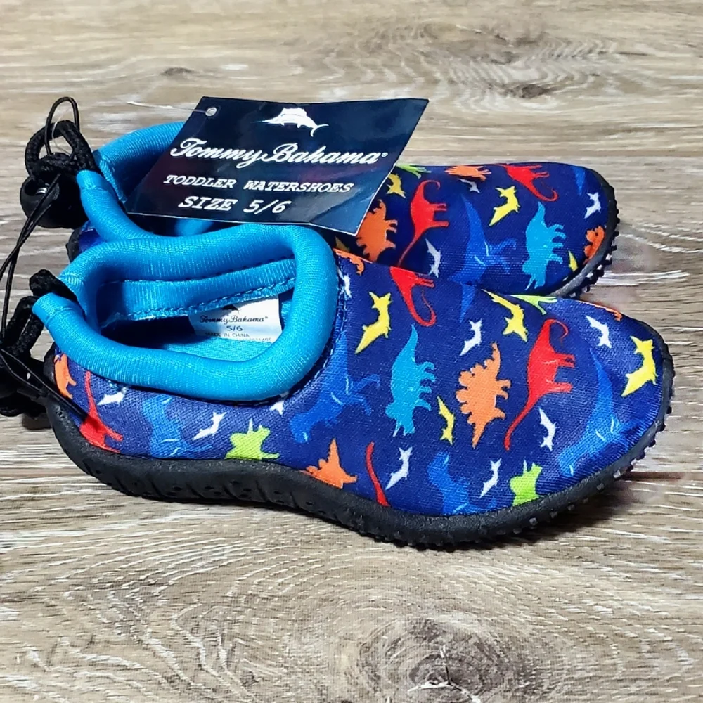 Tommy Bahama boys blue, multi color dino print swim shoes Size 5/6